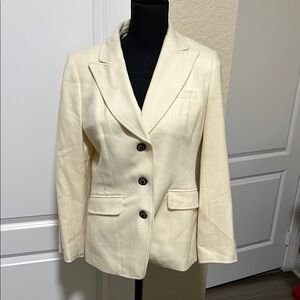 Elegant Cream Women's Blazer